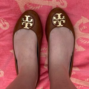 Tory Burch Camel Flats size 8.5 💜